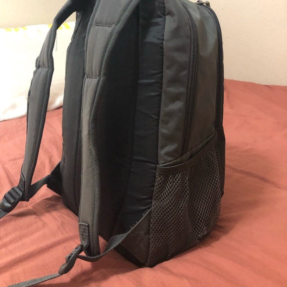 Case Logic Backpack - Picture 6 of 7